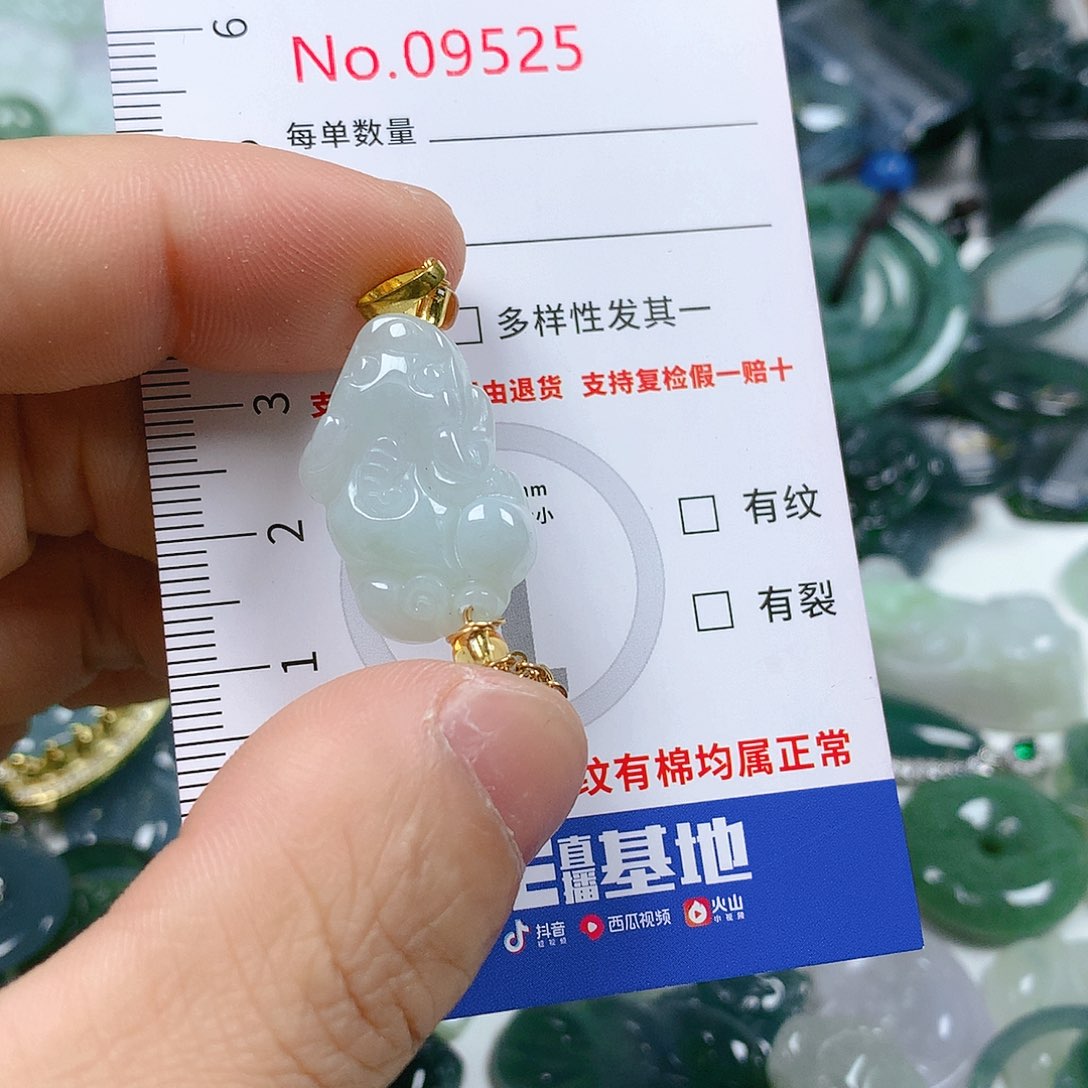 翡翠颈饰未镶嵌天然翡翠
