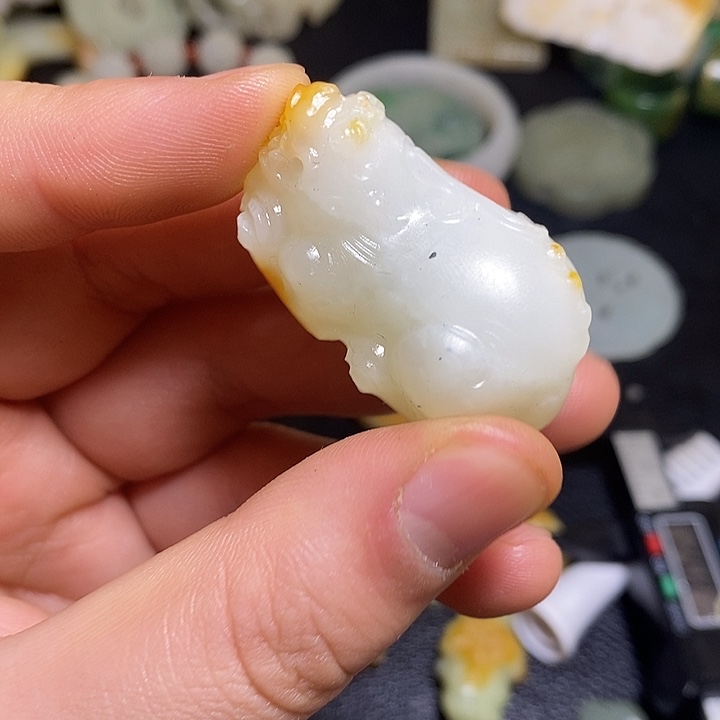 战***红和田玉（子料）未镶嵌颈饰