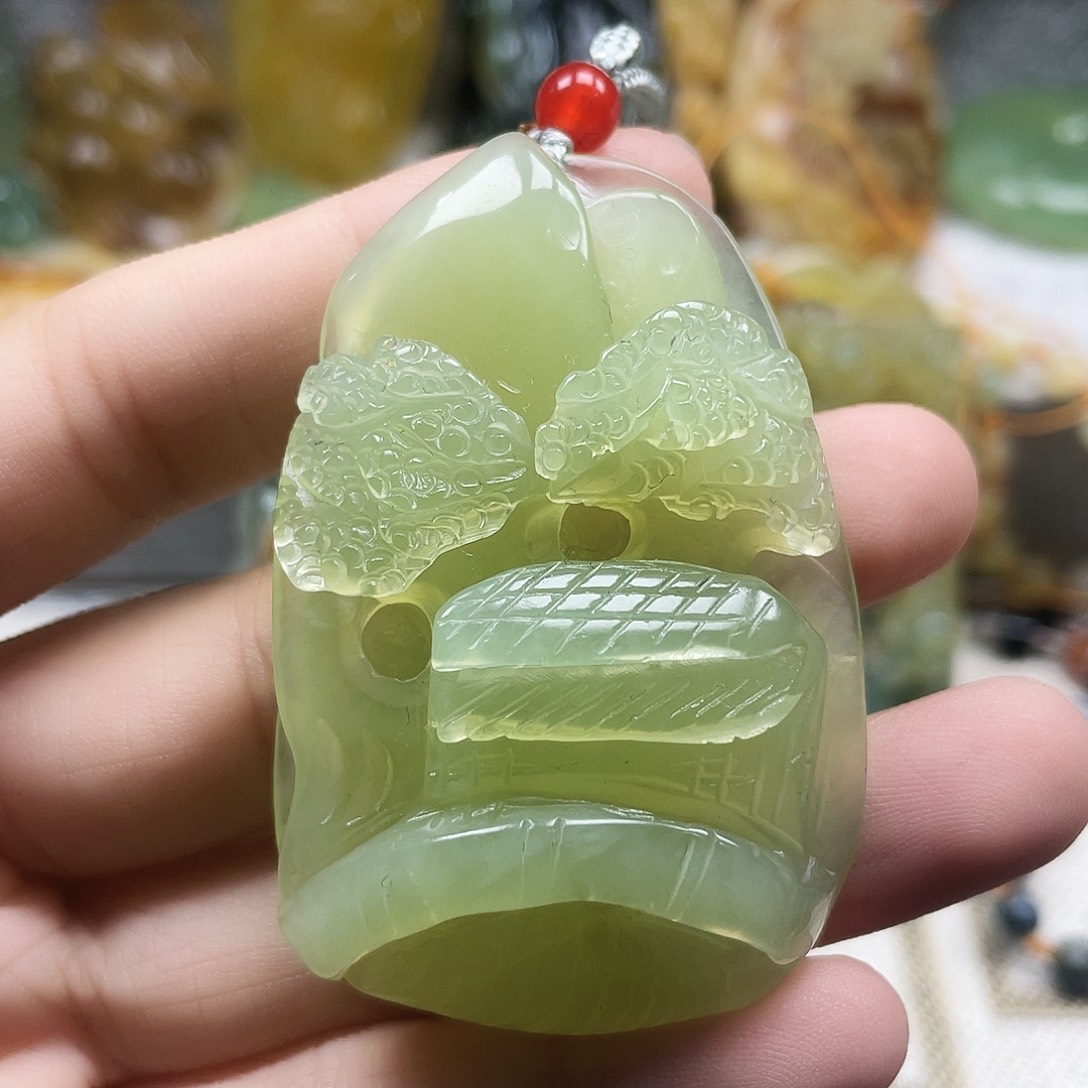 蛇纹石玉颈饰未镶嵌