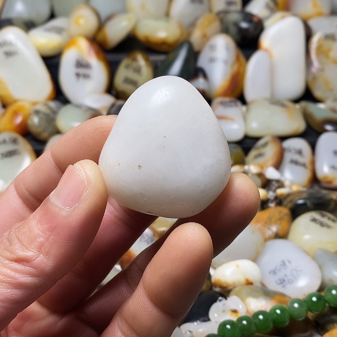 和田玉颈饰未镶嵌吊坠