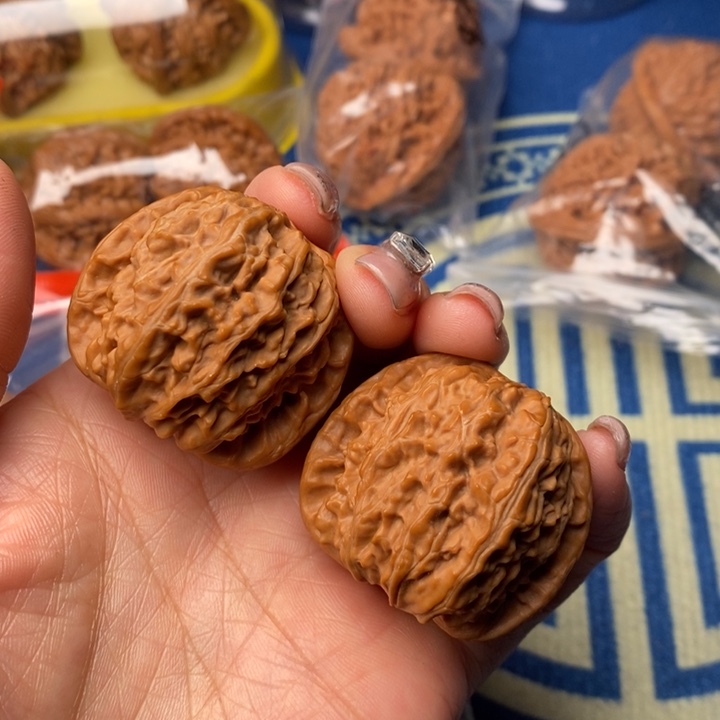 吊坠桃核白狮子39