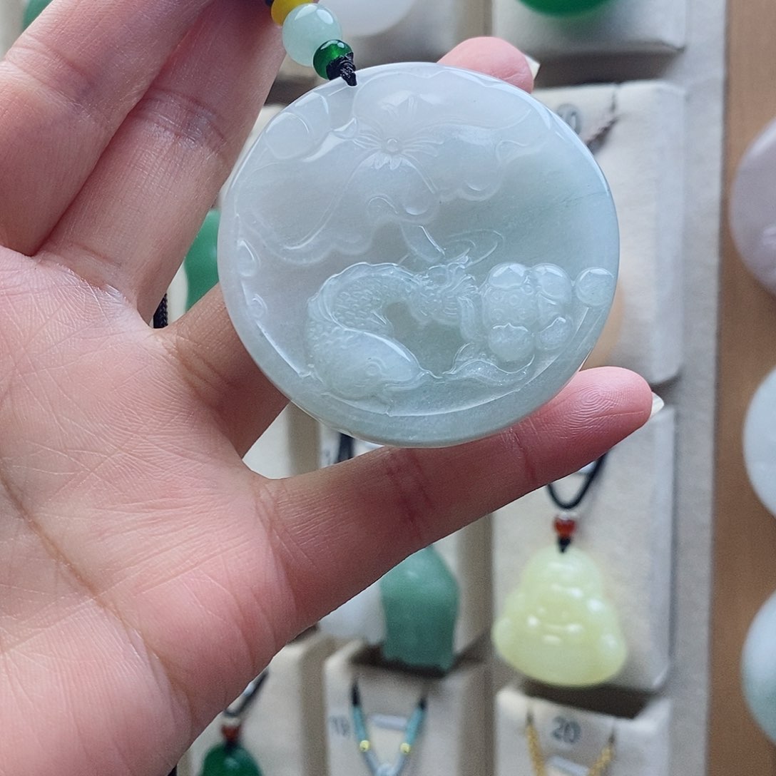 石英质玉未镶嵌颈饰