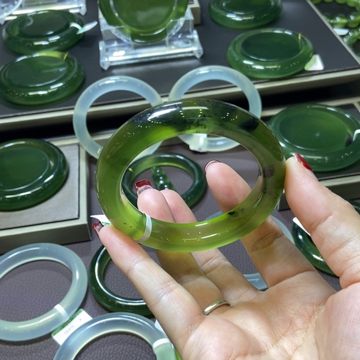 蛇纹石玉手镯56未镶嵌