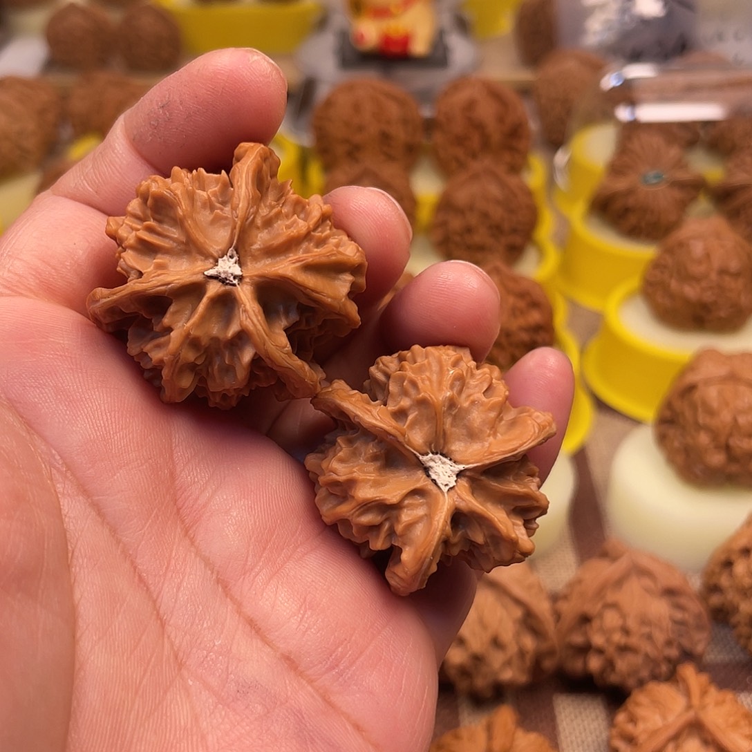 H***o吊坠文玩核桃盘山三棱