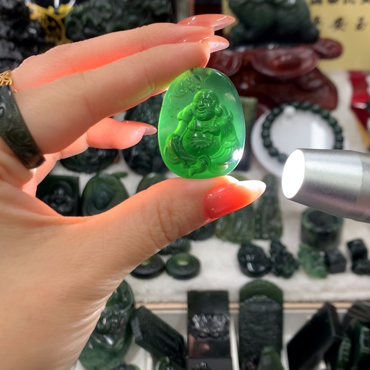 蛇纹石玉未镶嵌颈饰