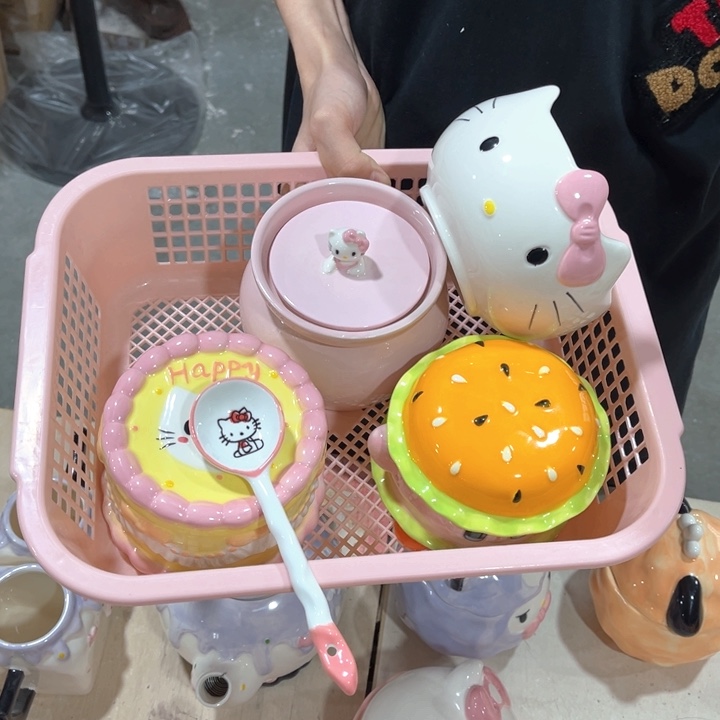 摆件这么多人都在等你