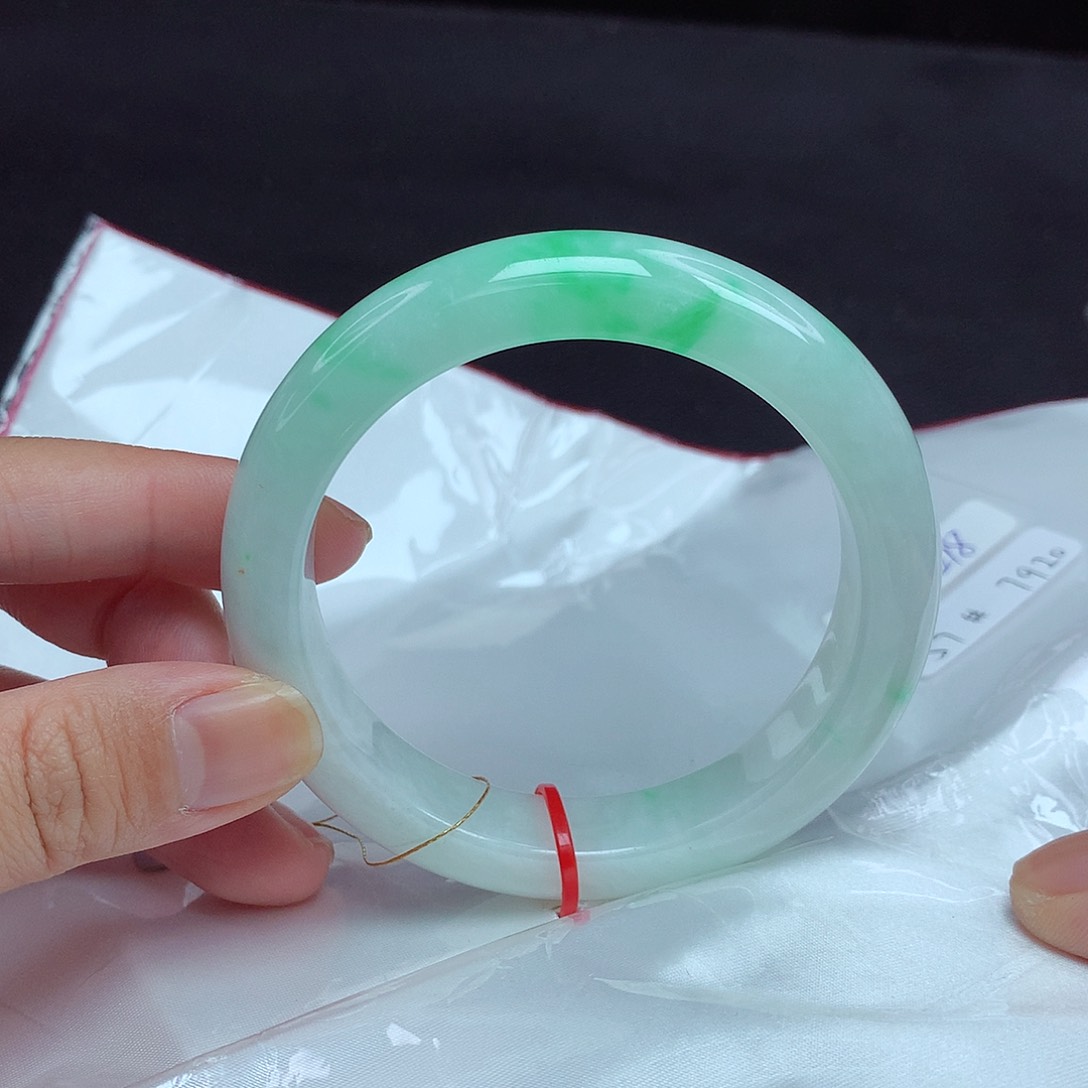 翡翠手镯未镶嵌57圈218