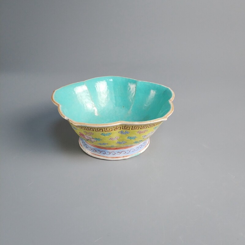 M25KE008128 - 清同治粉彩黄地花卉纹花口供碗