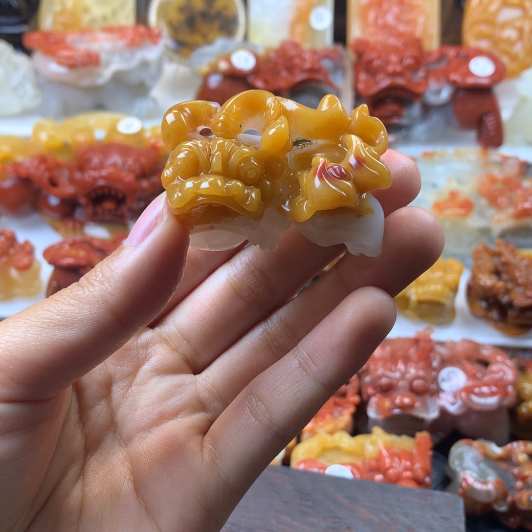 石英质玉（黄龙玉）挂件未镶嵌