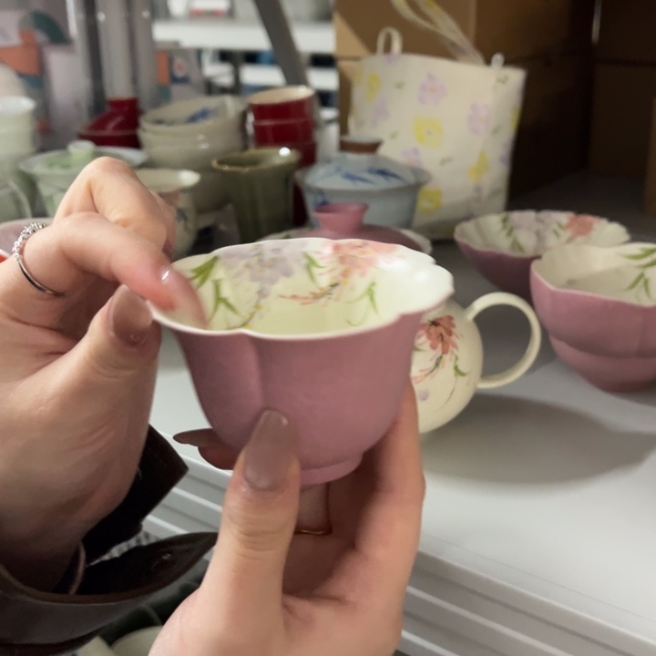 茶杯。           