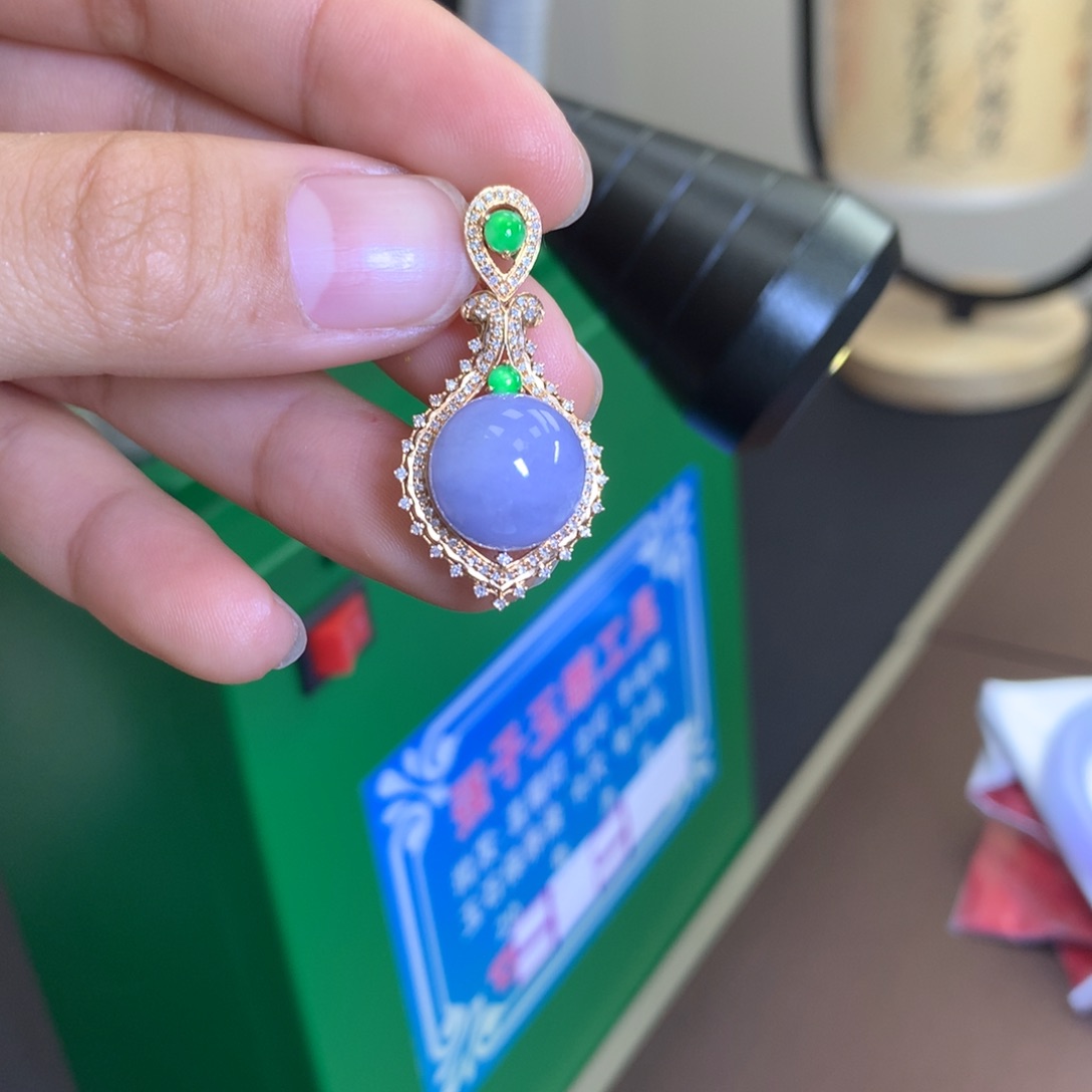 翡翠颈饰18K金镶嵌翡翠