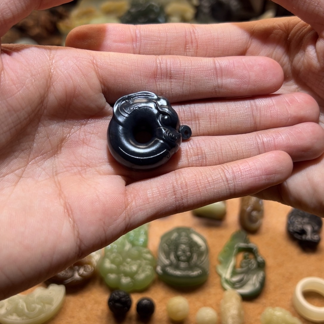 A***s和田玉未镶嵌挂件