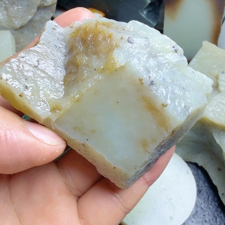 和田玉（糖玉）未镶嵌珠宝奇石