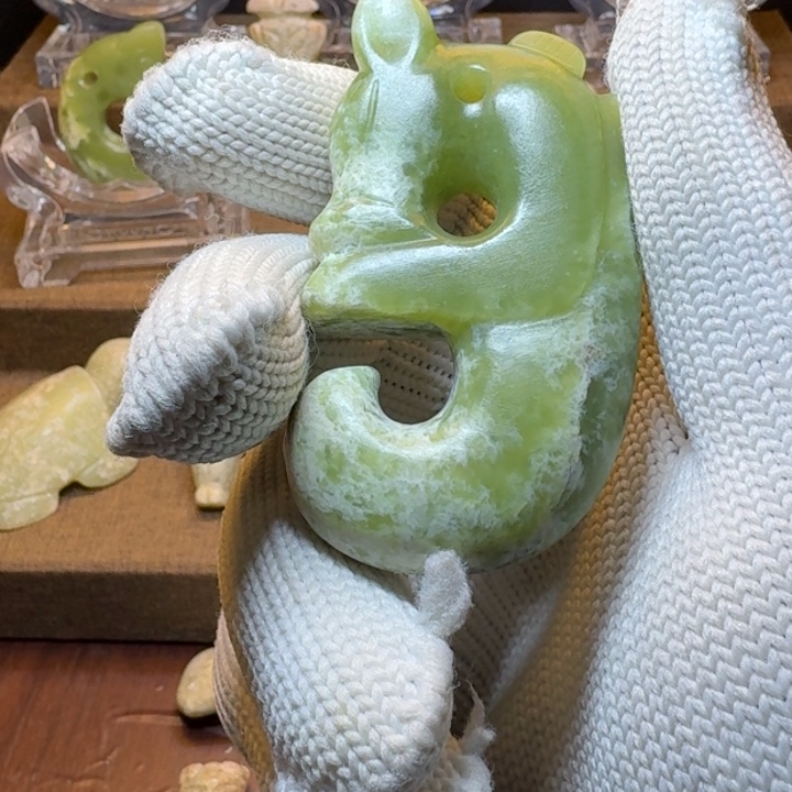 透闪石质玉把件未镶嵌朋*