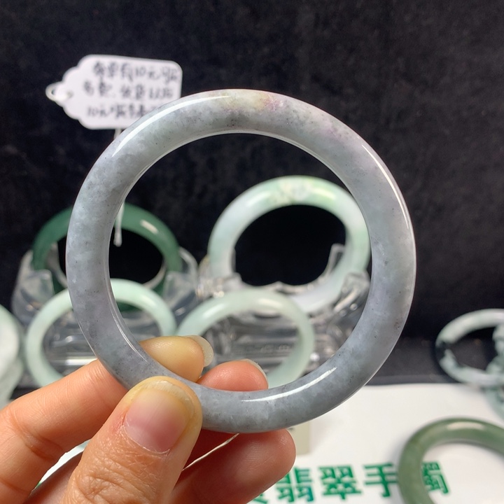 翡翠未镶嵌手镯24号。 54圈