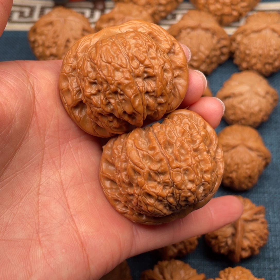 文玩核桃把件46全品毕业血麒麟47克