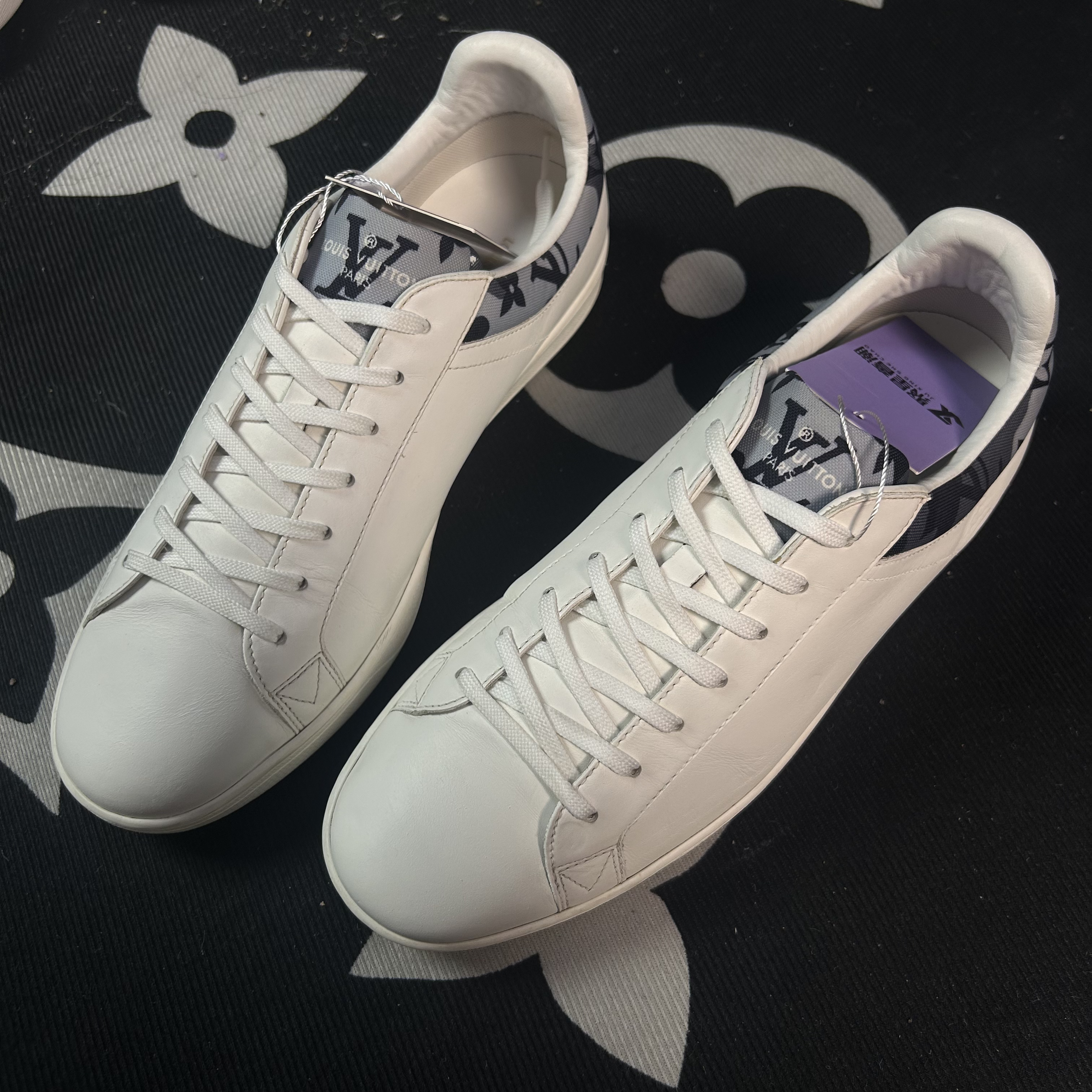 95新 LouisVuitton/路易威登 老花尾部拼接板鞋42码egg86