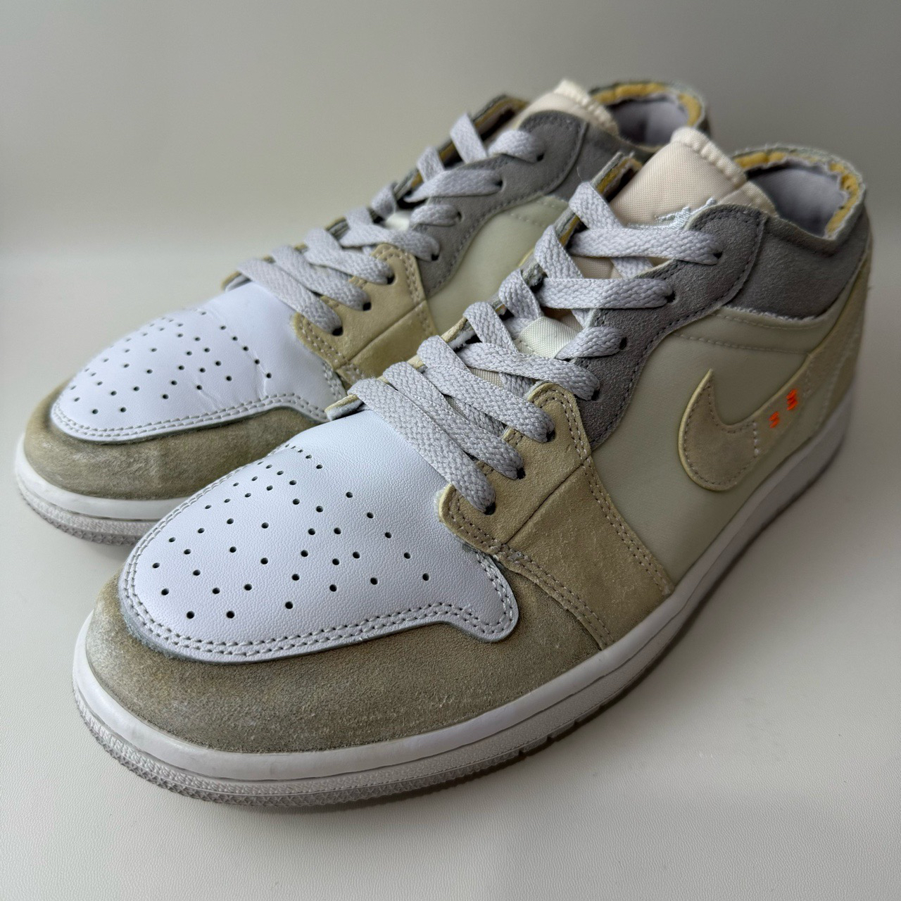 90新 AIR JORDAN 44码 耐克 AJ1白灰 篮球鞋编号6497 二手不退换