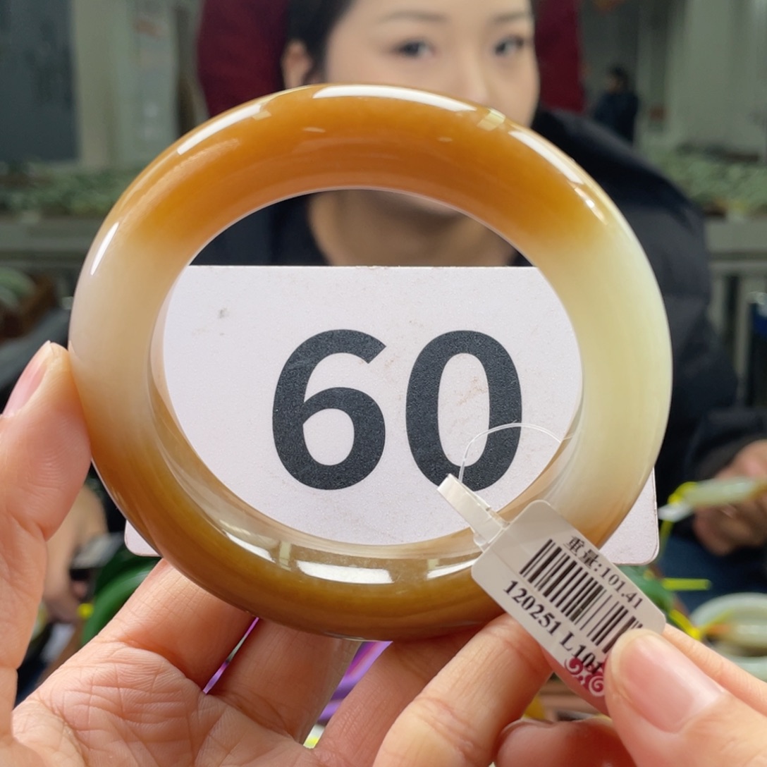 未镶嵌手镯和田玉回流