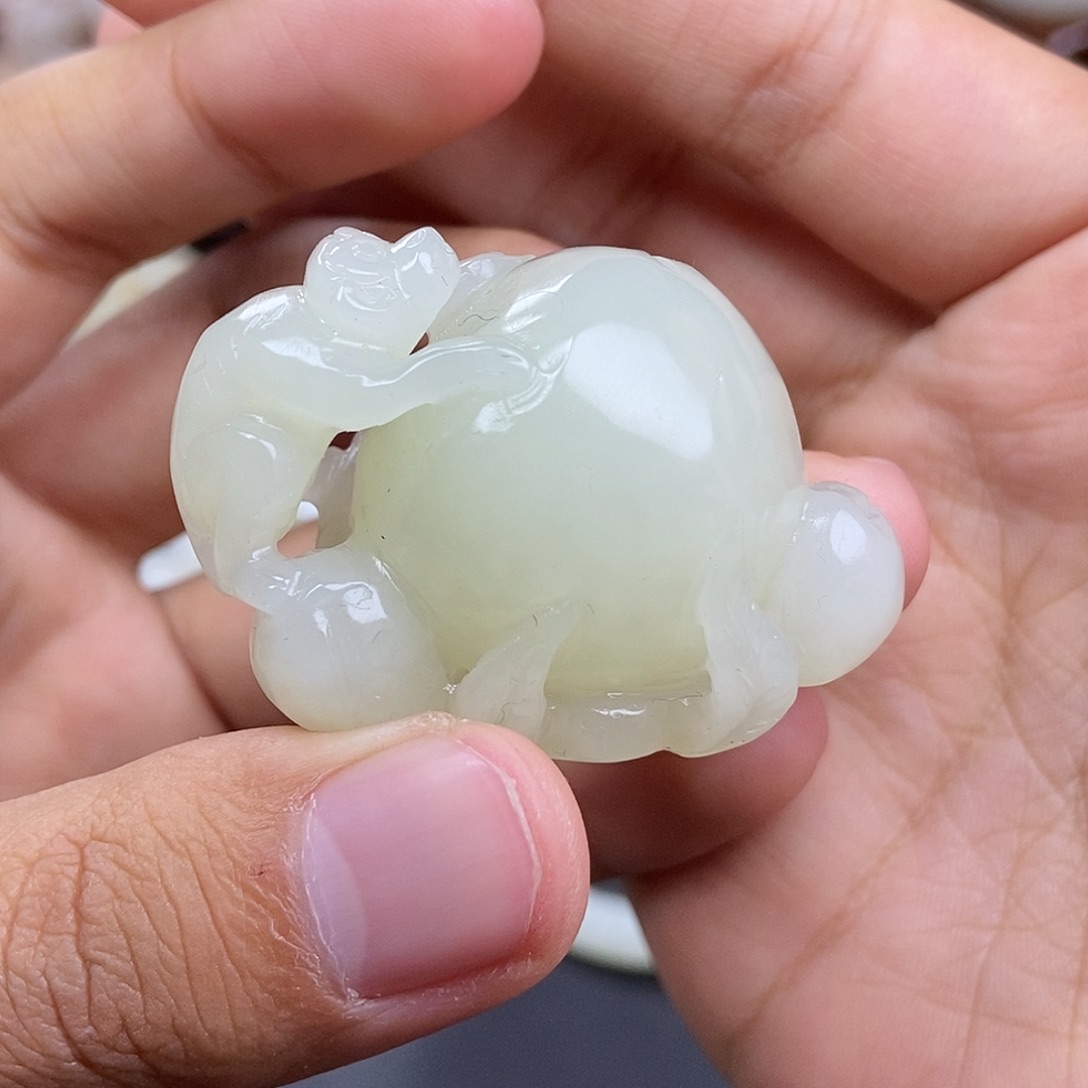 和田玉未镶嵌把件