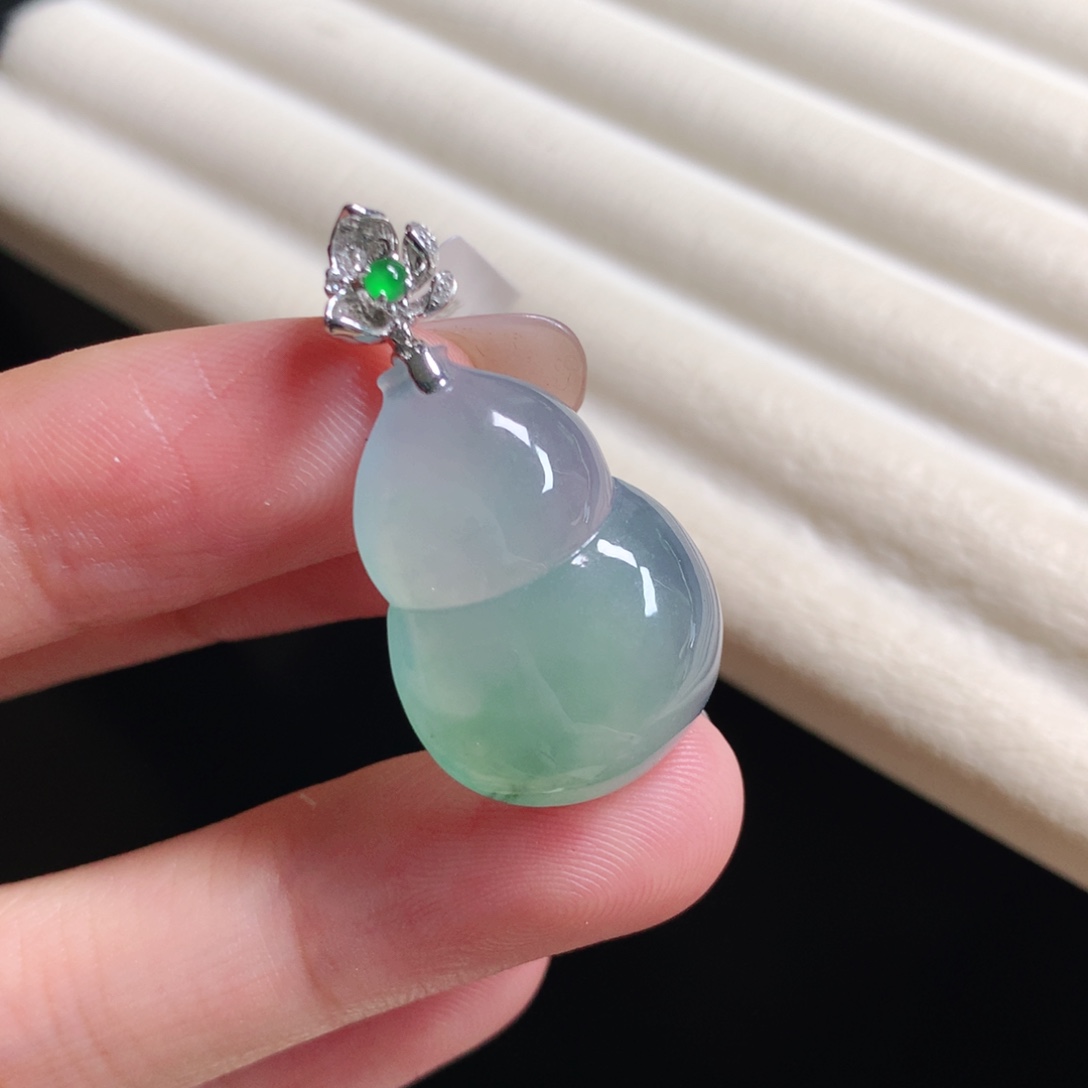 翡翠颈饰18K金镶嵌葫芦