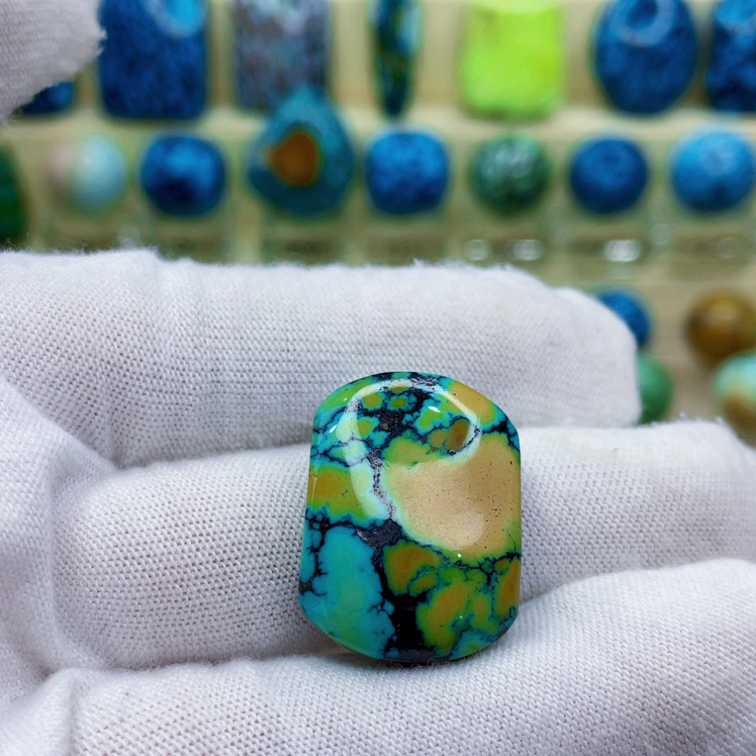 未镶嵌绿松石颈饰