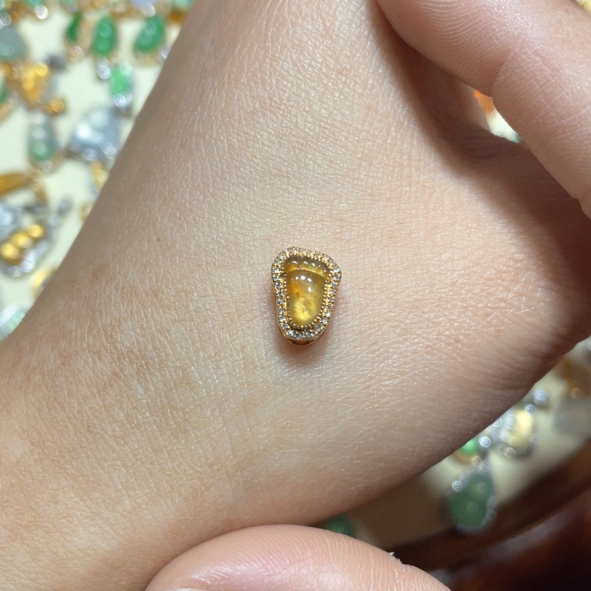 【闪购商品】翡翠吊坠(不含链)18K金镶嵌