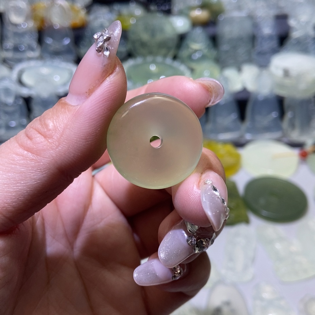 岫玉吊坠未镶嵌吊坠