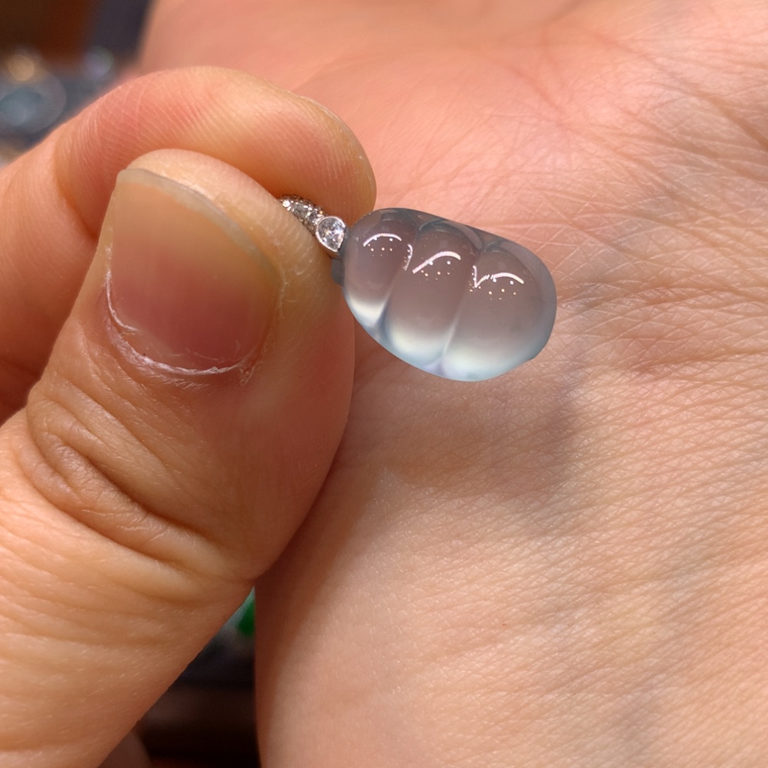 翡翠颈饰18K金镶嵌吊坠