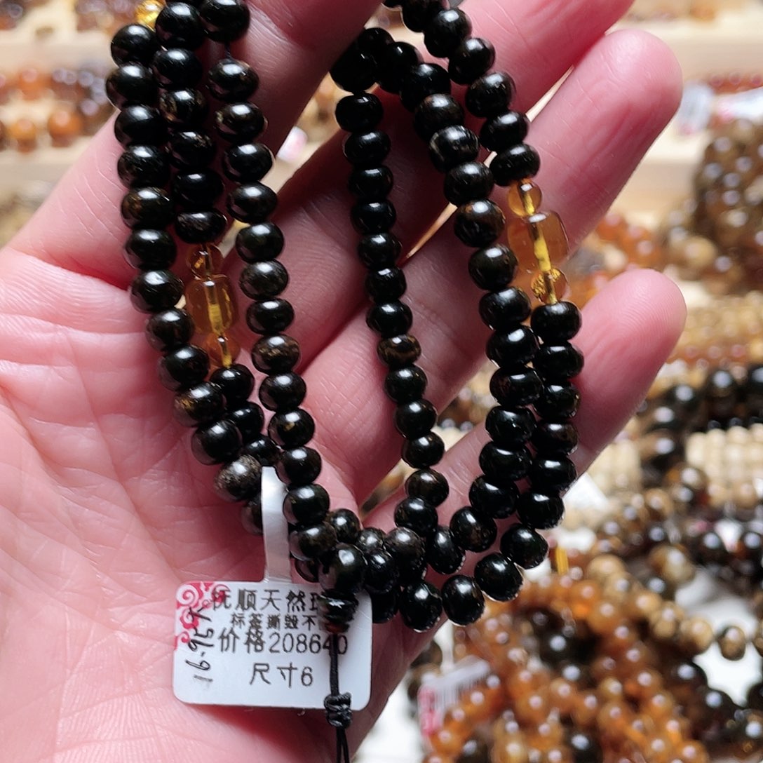 琥珀裸石未镶嵌牛*六