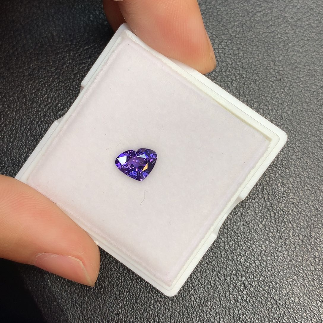 蓝宝石裸石未镶嵌