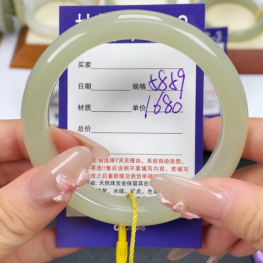 和田玉未镶嵌手镯