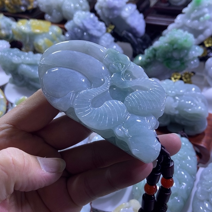 翡翠未镶嵌把件扭转乾坤