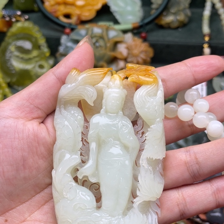 蛇纹石玉吊坠合金