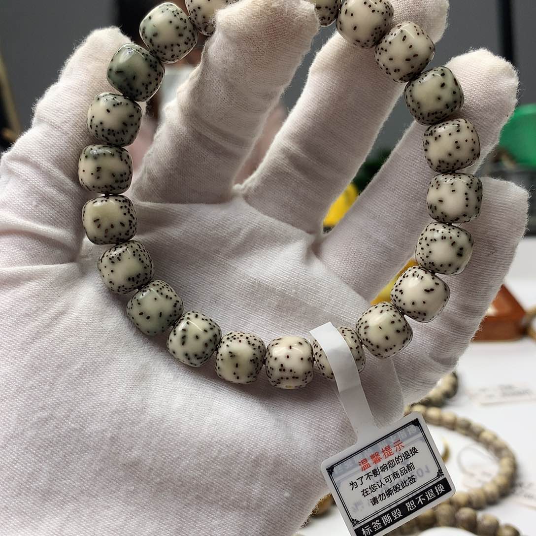 星月菩提手串嫩绿色月朗星稀 侧大留白石玉料桶珠