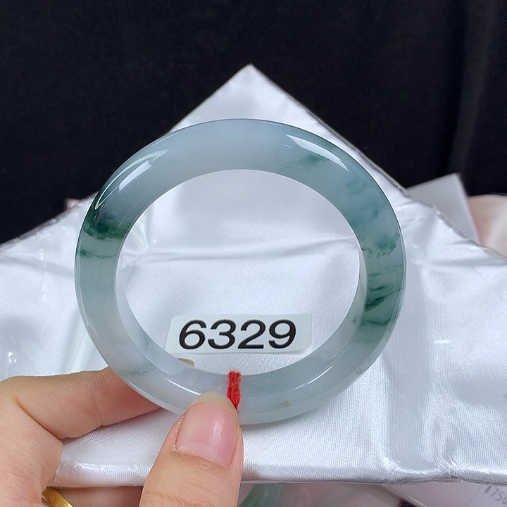 翡翠未镶嵌手镯54圈 糯冰意境飘花