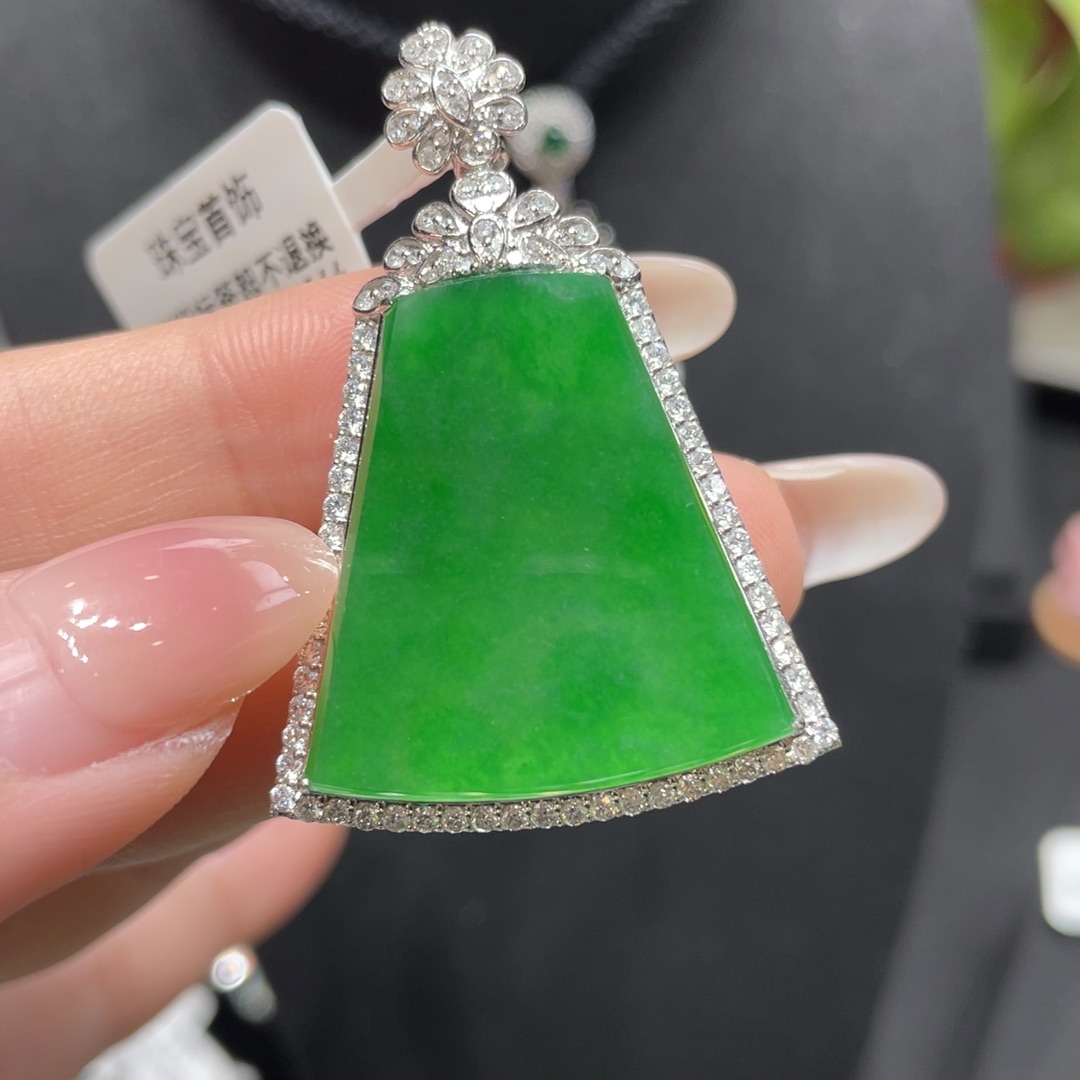 翡翠颈饰18K金镶嵌天然缅甸翡翠a货