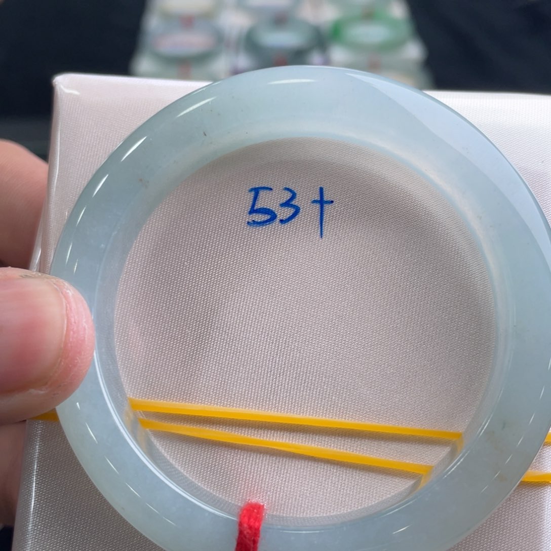 翡翠手镯未镶嵌翡翠手镯