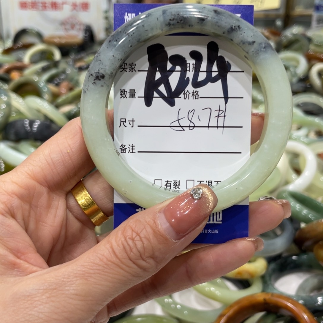 蛇纹石玉手镯未镶嵌