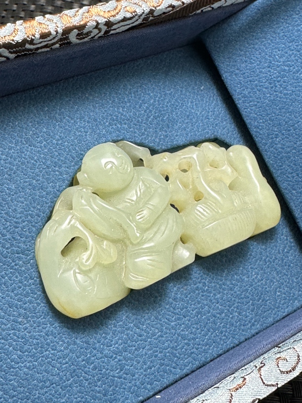 和田玉如童童子把件吊坠挂件