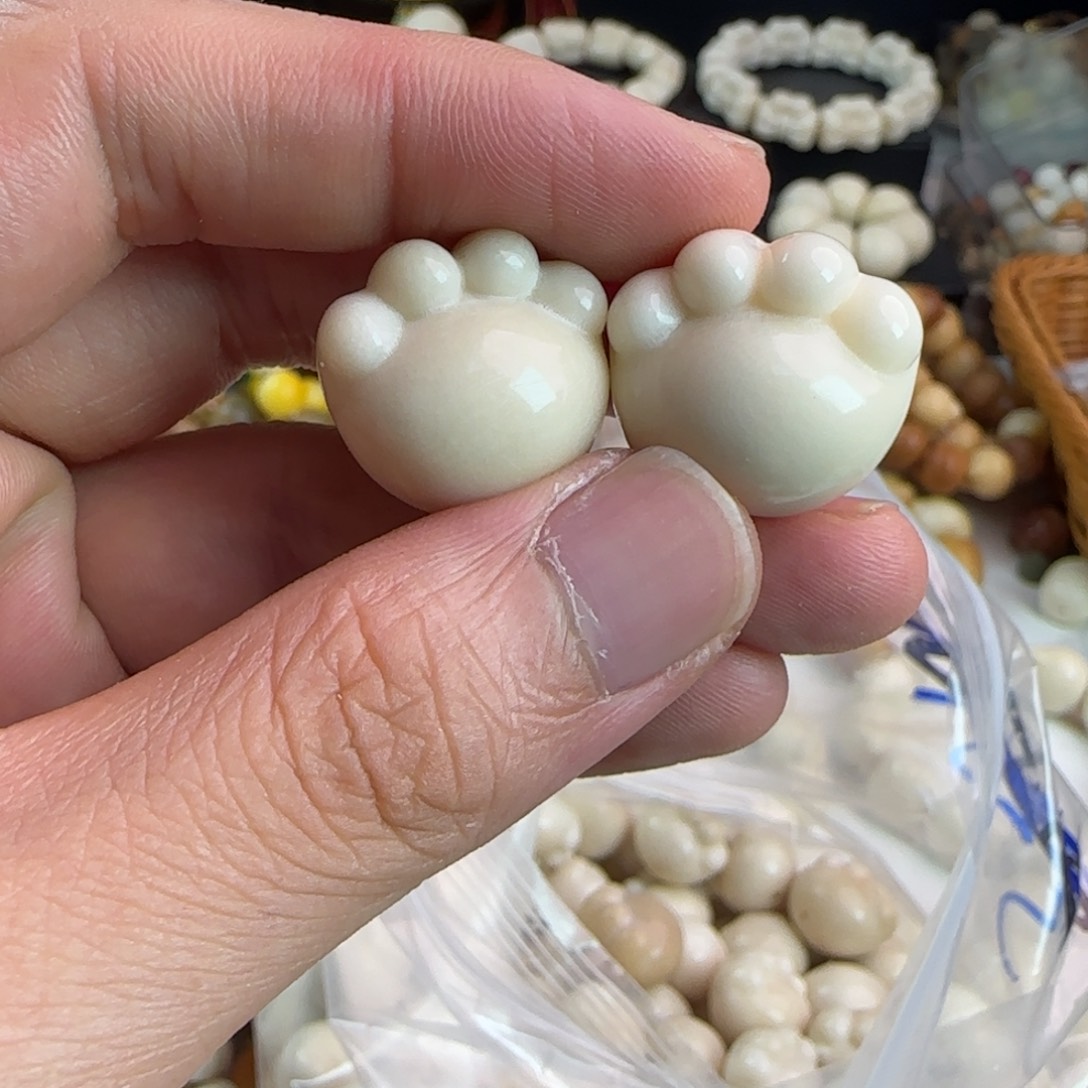 吊坠菩提根/象牙果白色小猫抓10颗通货不挑瑕