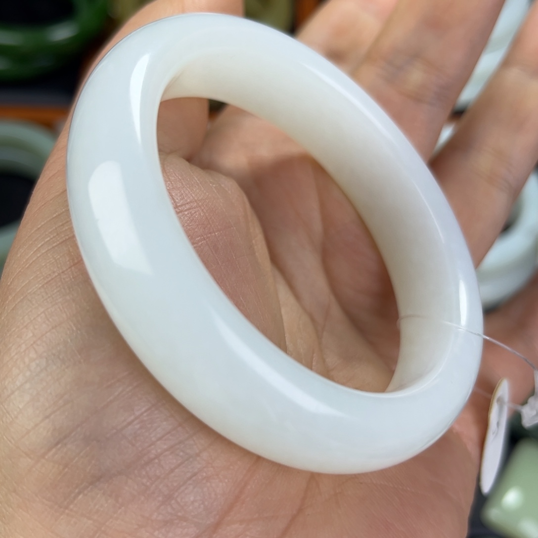 和田玉（白玉）手镯未镶嵌小*朵56.57