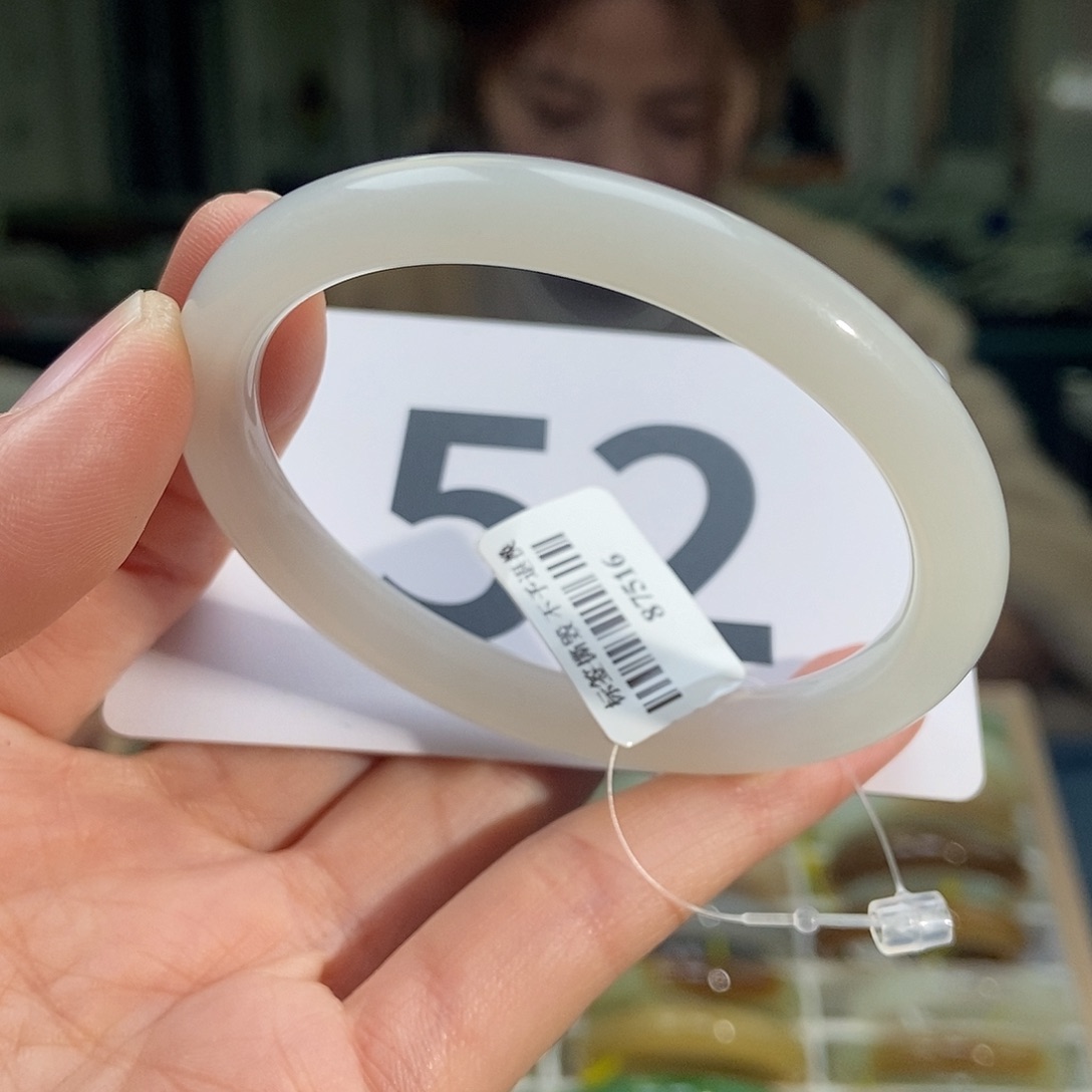 和田玉手镯未镶嵌纹