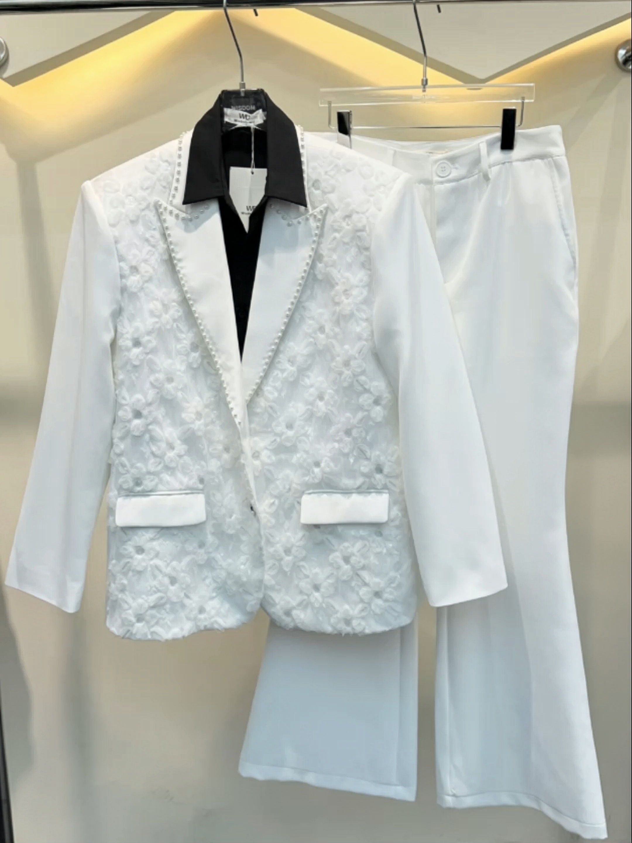 OOTD | 套装新品-白色西服小众立体提花设计感珍珠衣领高级感休闲