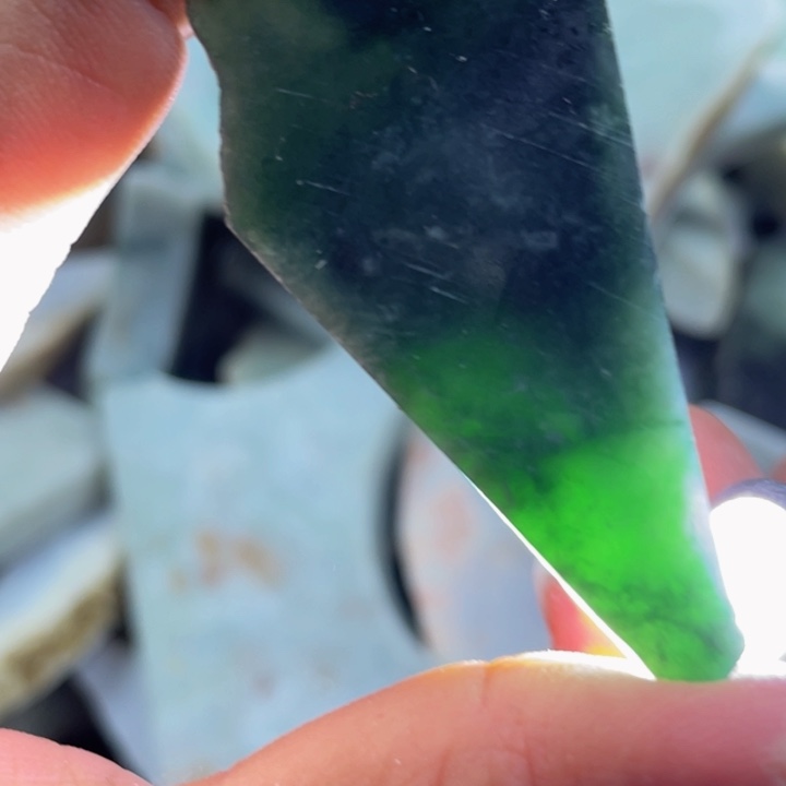 翡翠吊坠(不含链)未镶嵌天然翡翠边角料