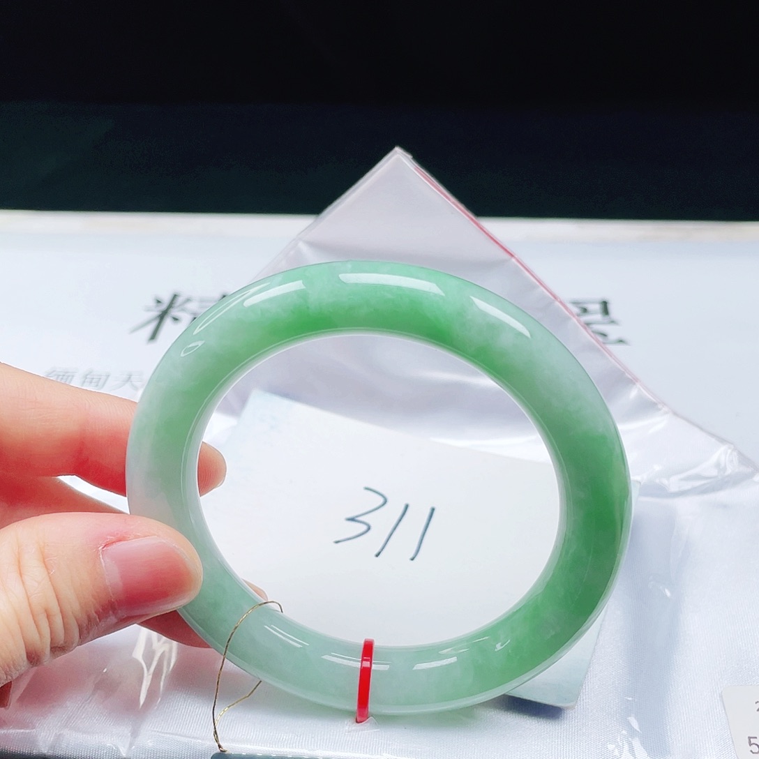 翡翠未镶嵌手镯（圆镯）