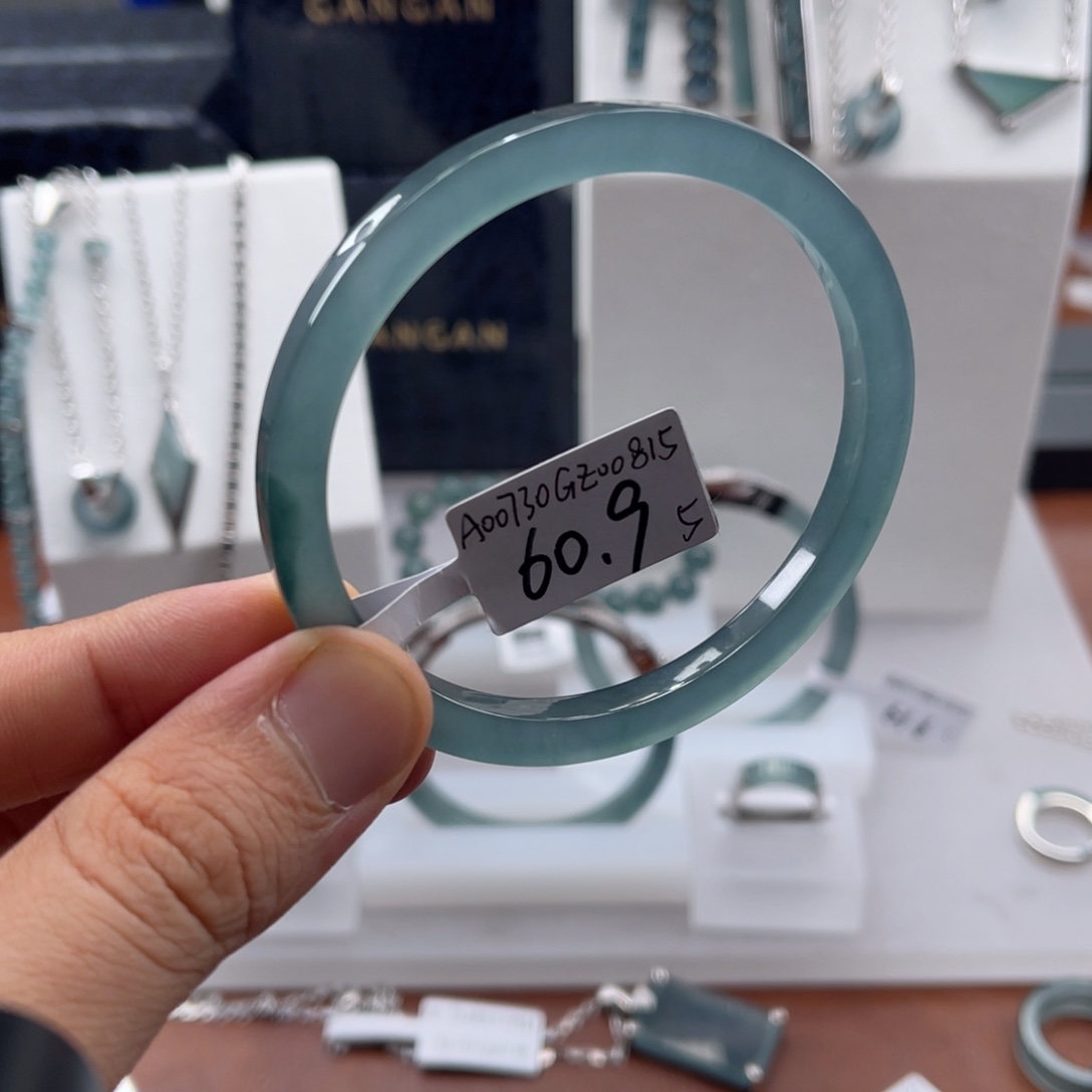 翡翠未镶嵌手镯60.95