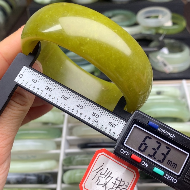 蛇纹石玉未镶嵌手镯570