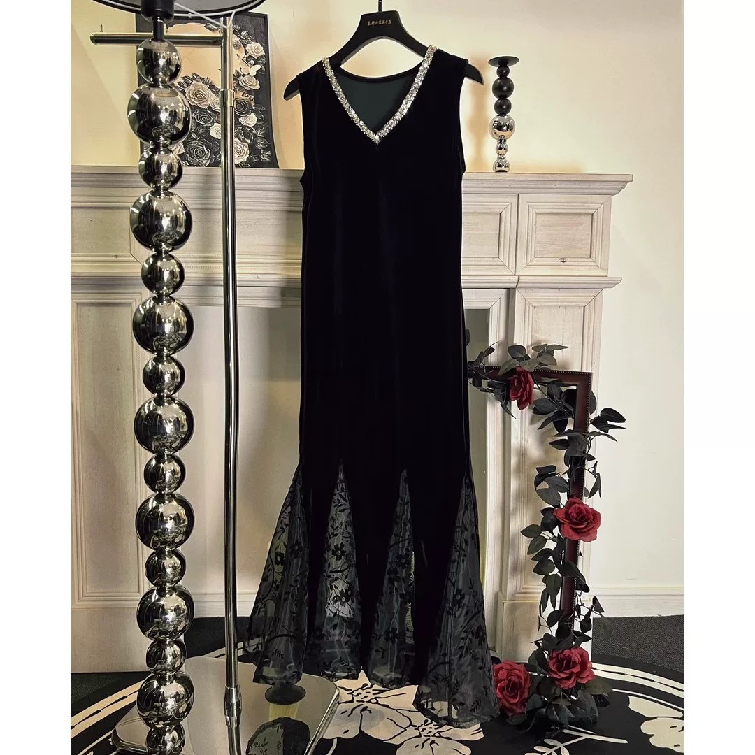 【花花家】法式优雅v领重工蕾丝丝绒拼接无袖连衣裙1042