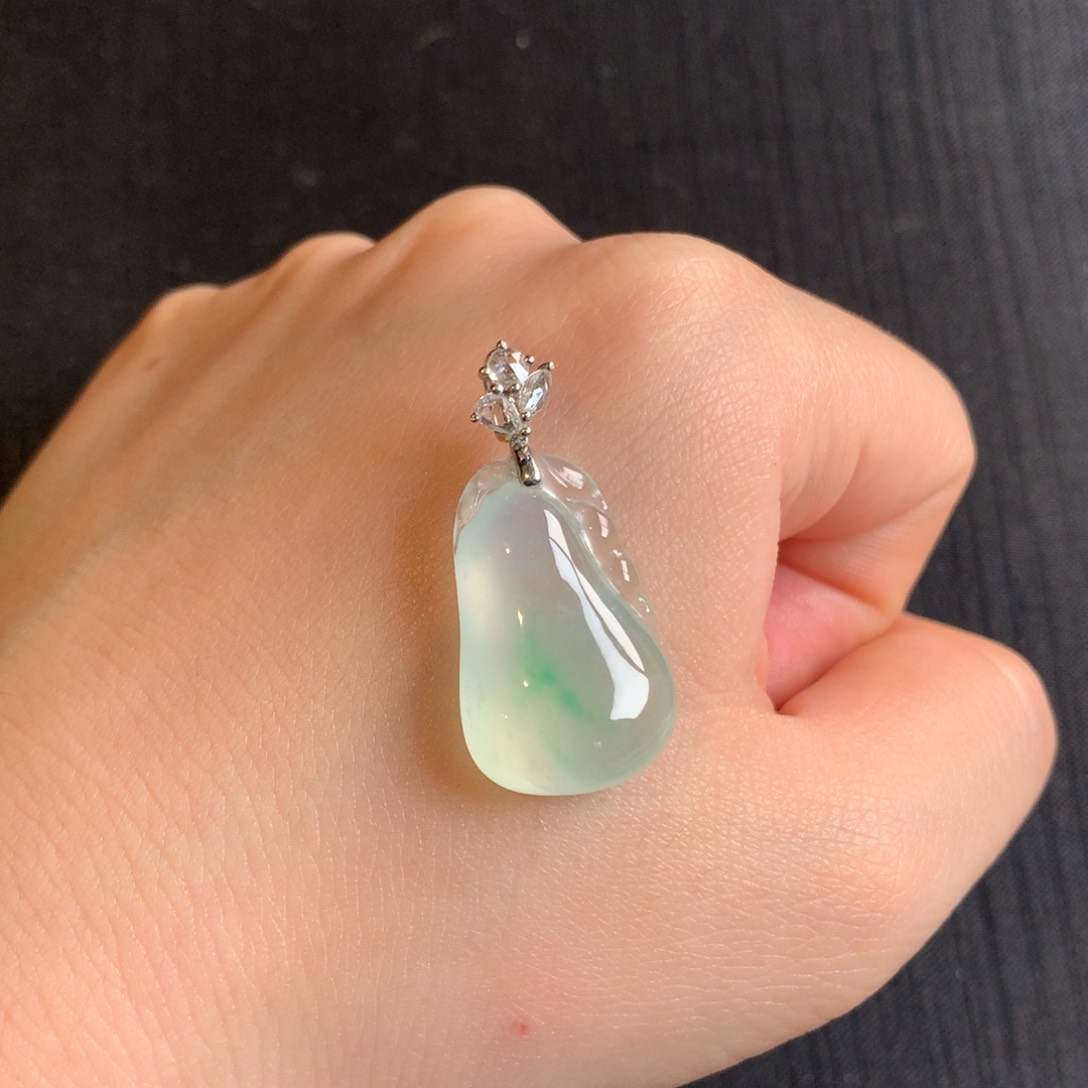 翡翠颈饰18K金镶嵌天然翡翠